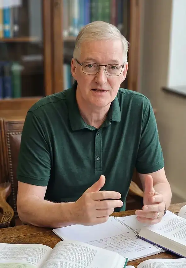 Dr. Stuart Donnelly explaining an MCAT CARS passage during a private tutoring session